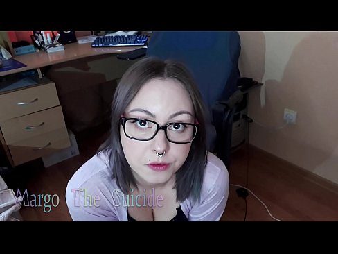 ❤️ Sexy jente med briller suger dildo dypt på kamera ❤❌ Porno hos oss ❤