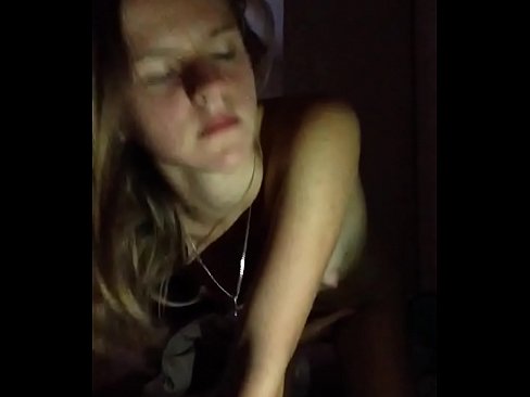 ❤️ En jente onanerer og spermer ❤❌ Porno hos oss ❤